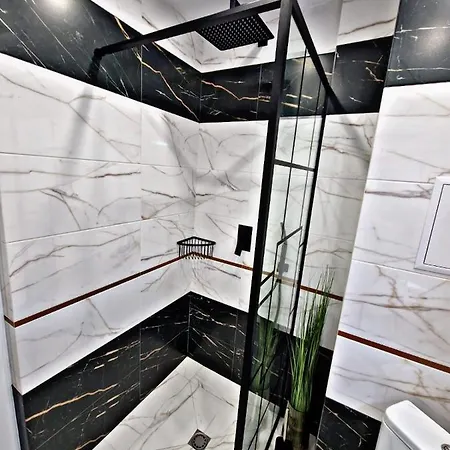 דירה 1 Bedroom Luxury Milena -free Parking פמפורובו